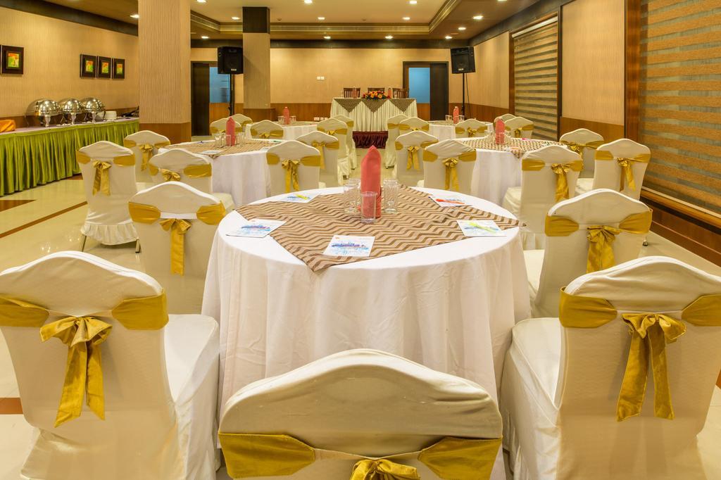 Rustic Leisures Llp Hotel Kochi Buitenkant foto