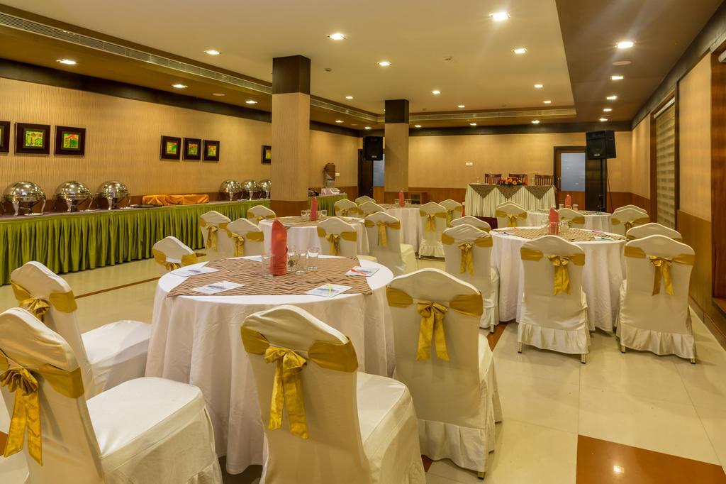 Rustic Leisures Llp Hotel Kochi Buitenkant foto