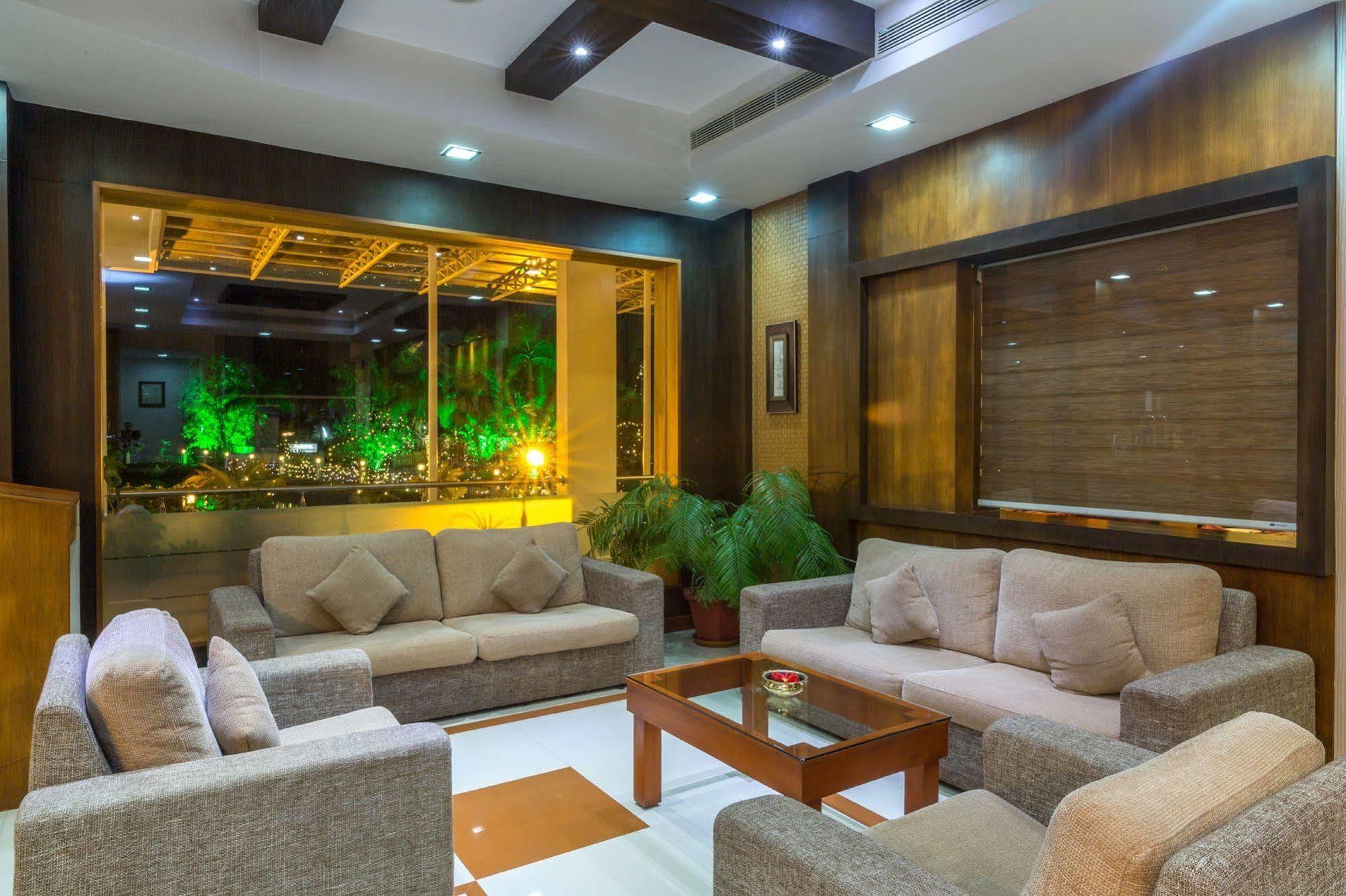 Rustic Leisures Llp Hotel Kochi Buitenkant foto