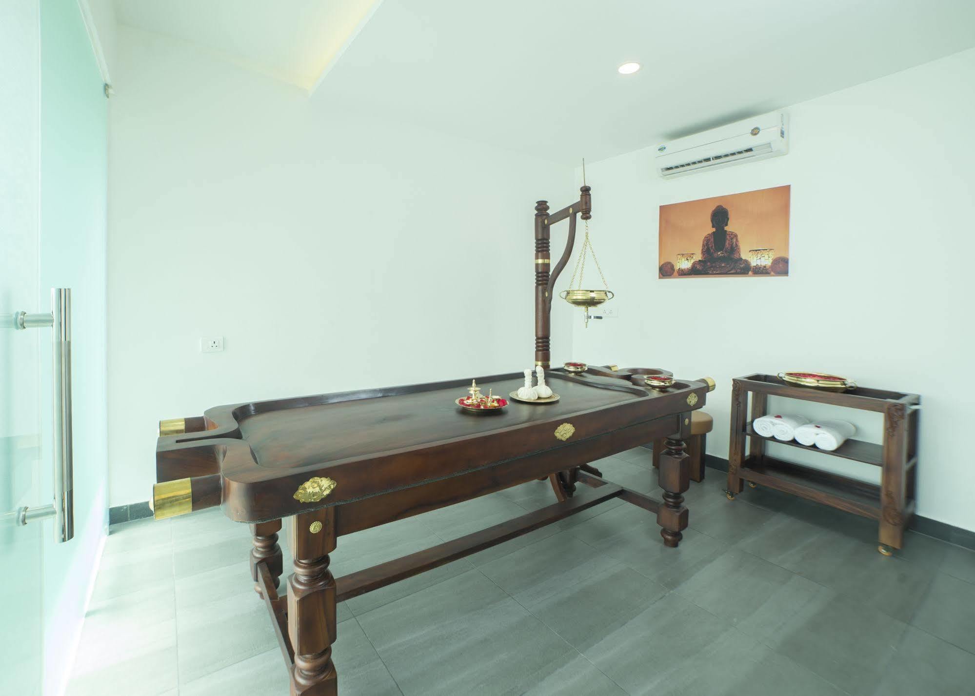 Rustic Leisures Llp Hotel Kochi Buitenkant foto