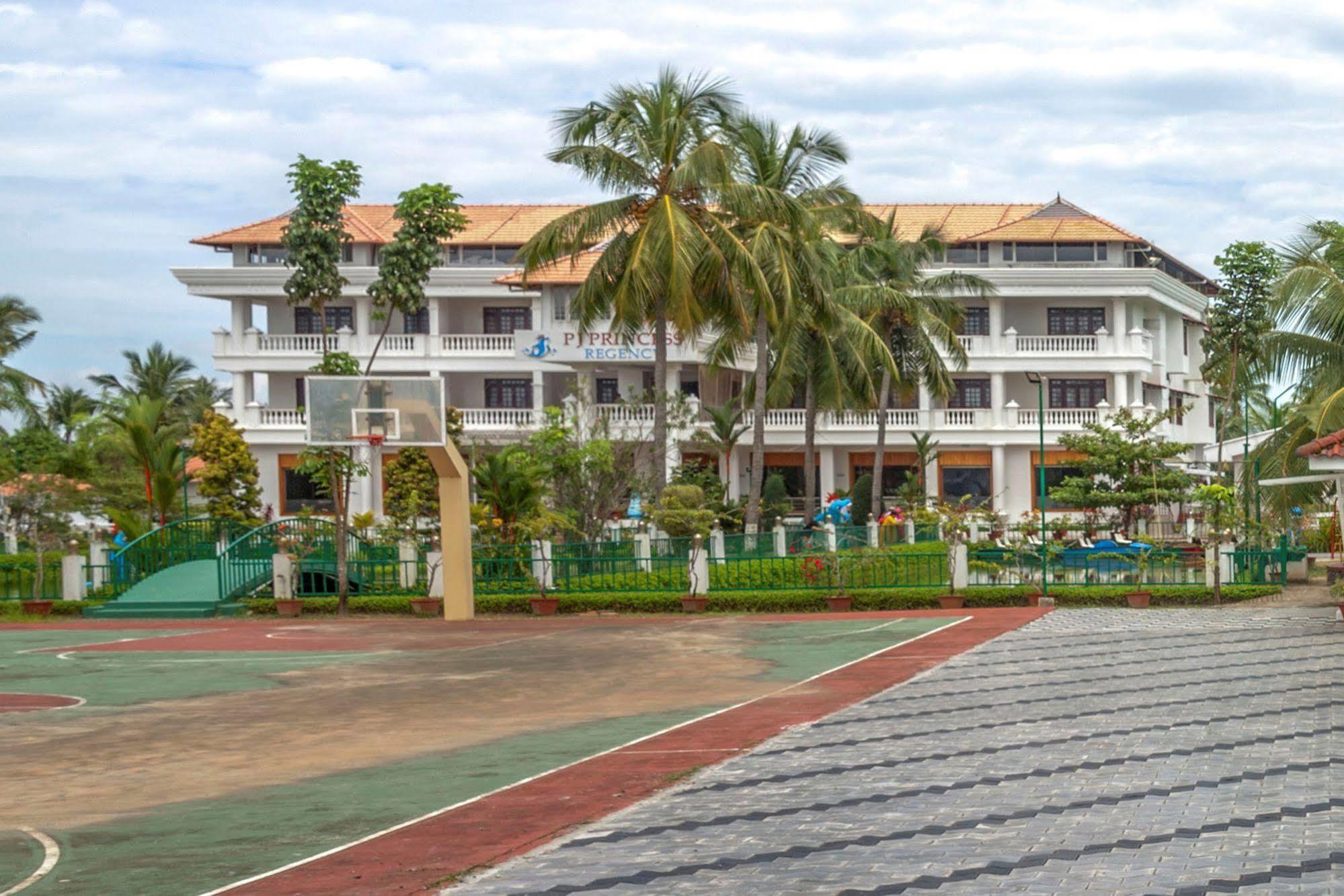 Rustic Leisures Llp Hotel Kochi Buitenkant foto