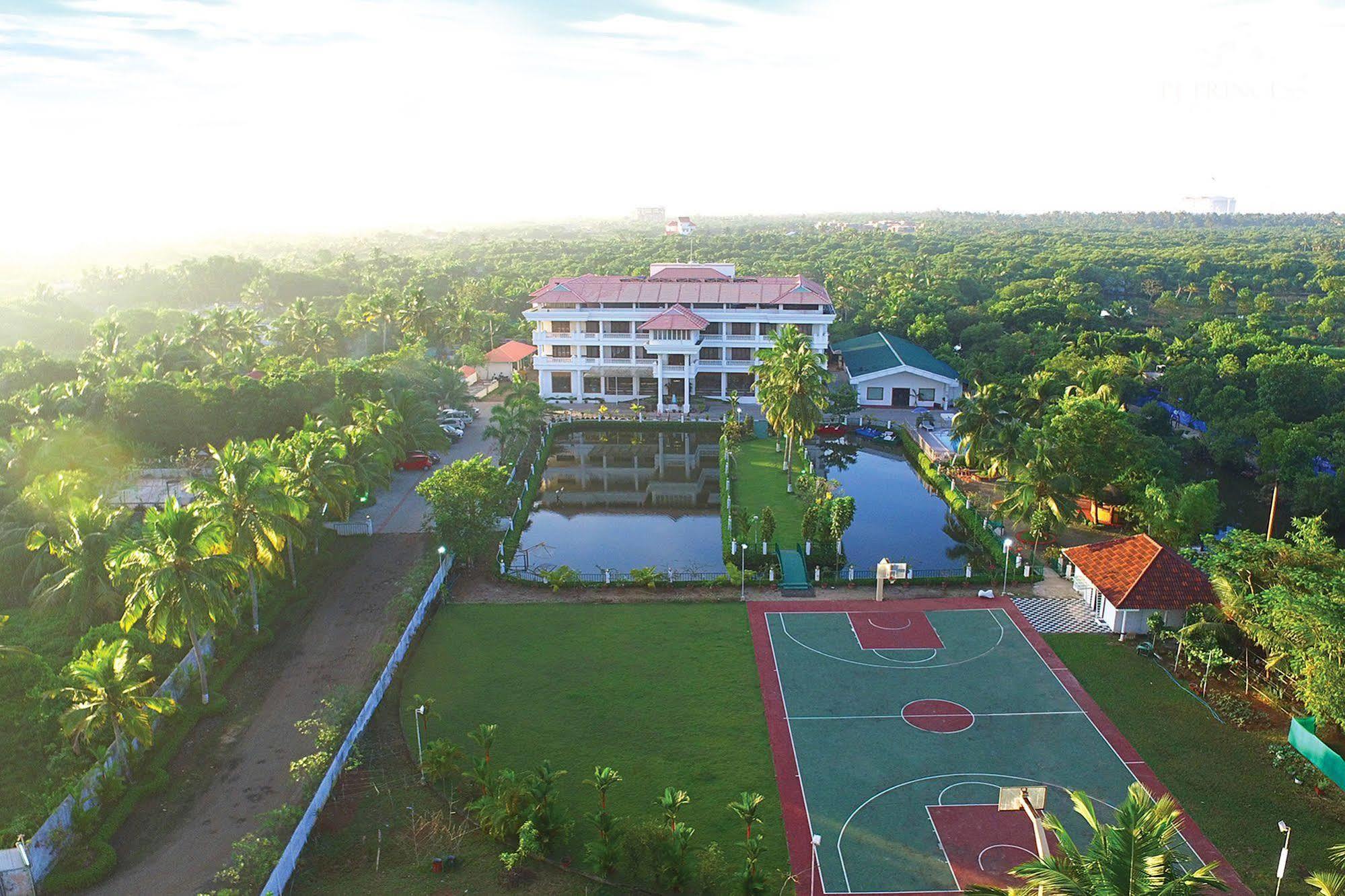 Rustic Leisures Llp Hotel Kochi Buitenkant foto