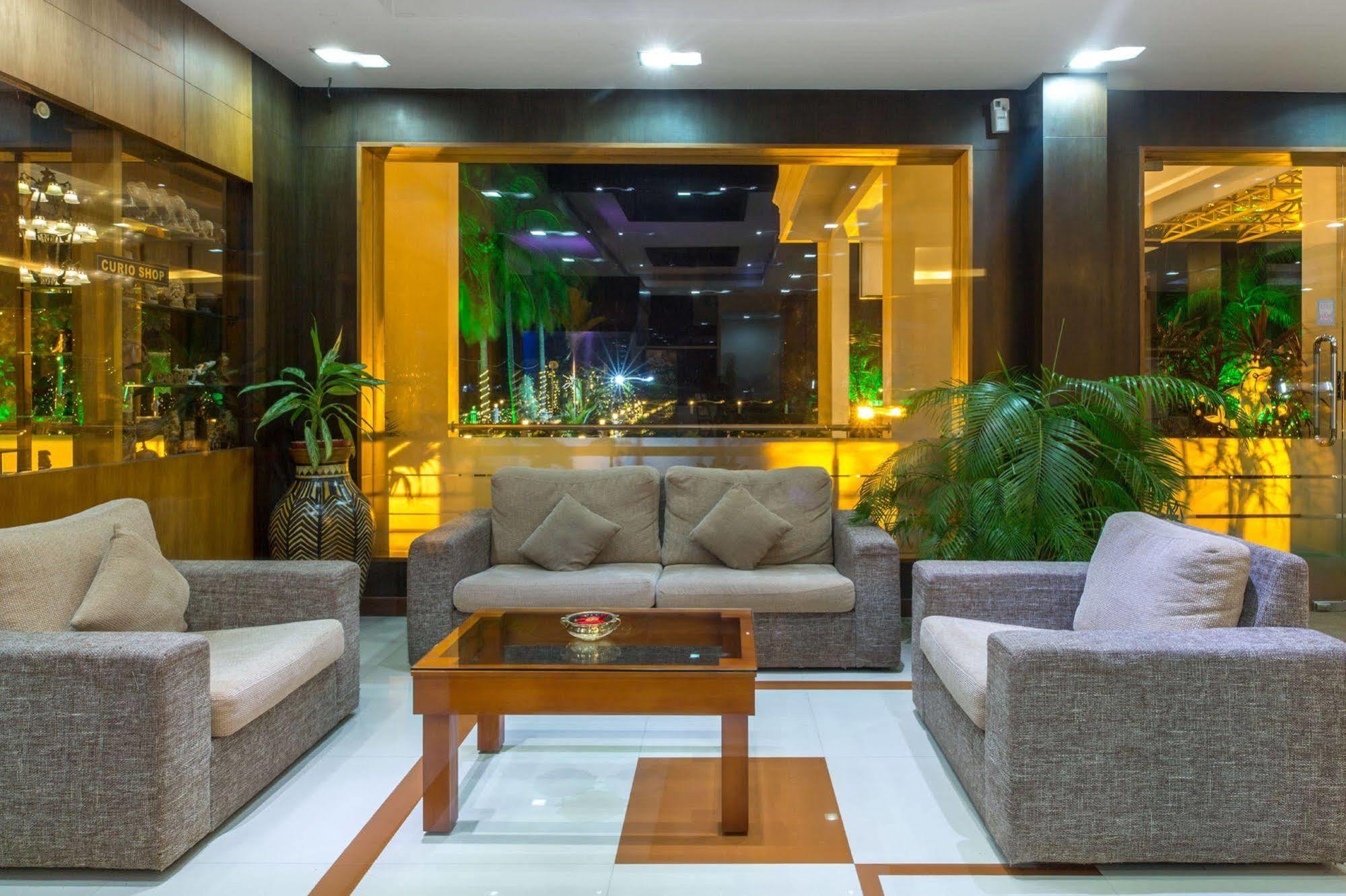 Rustic Leisures Llp Hotel Kochi Buitenkant foto