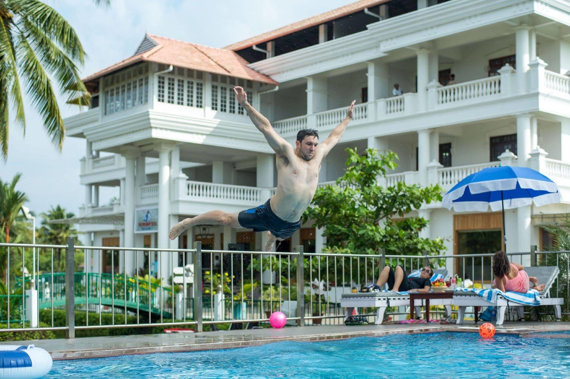 Rustic Leisures Llp Hotel Kochi Buitenkant foto