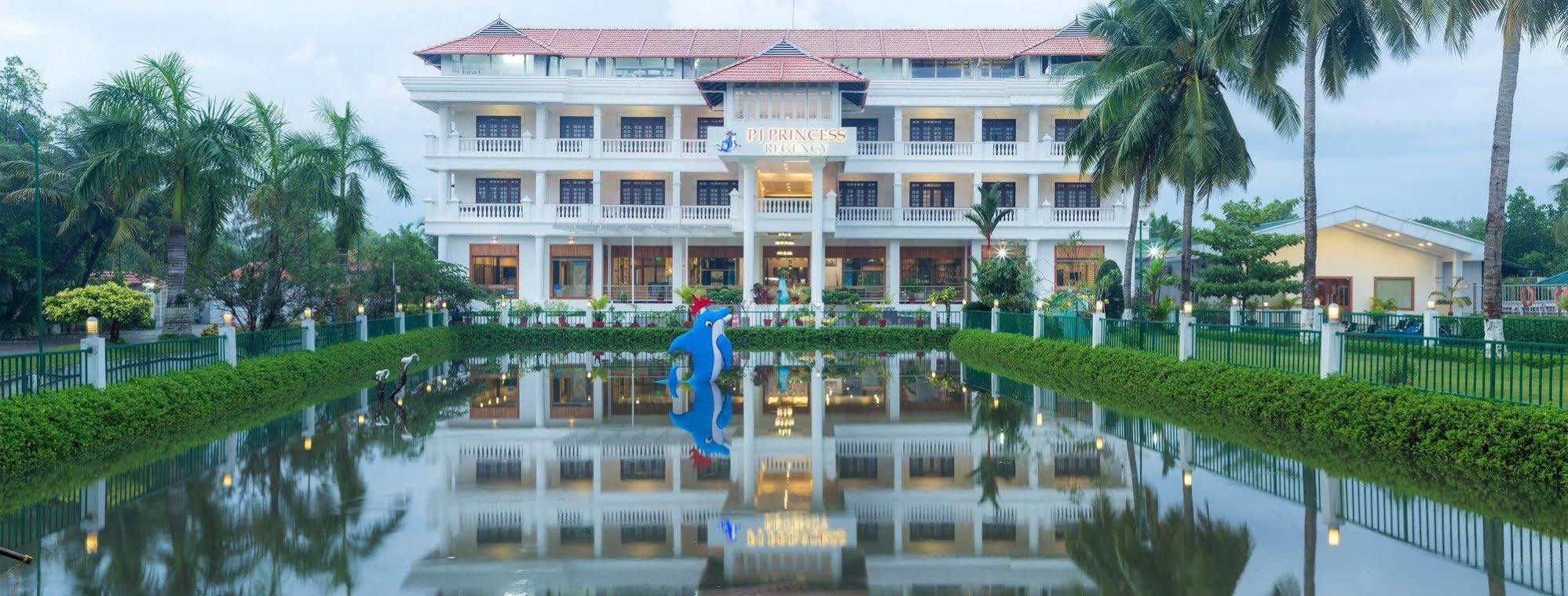 Rustic Leisures Llp Hotel Kochi Buitenkant foto